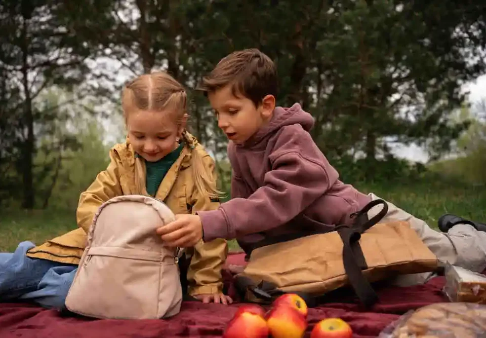 Ile dać kieszonkowego dziecku na kolonie? – coroczny dylemat rodziców
